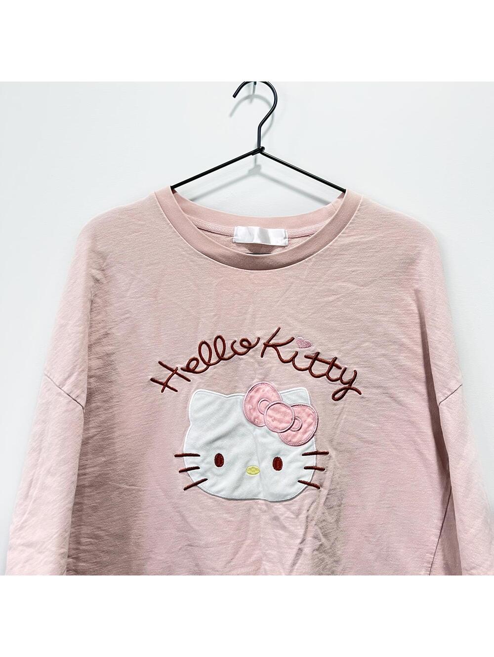 Hello Kitty Lounge Set - Picture 6 of 9